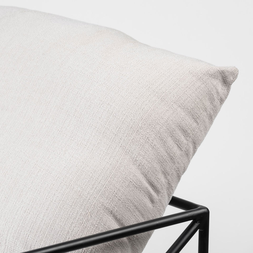 Fauteuil d'appoint rembourré avec cadre métallique industriel et coussin pour salon