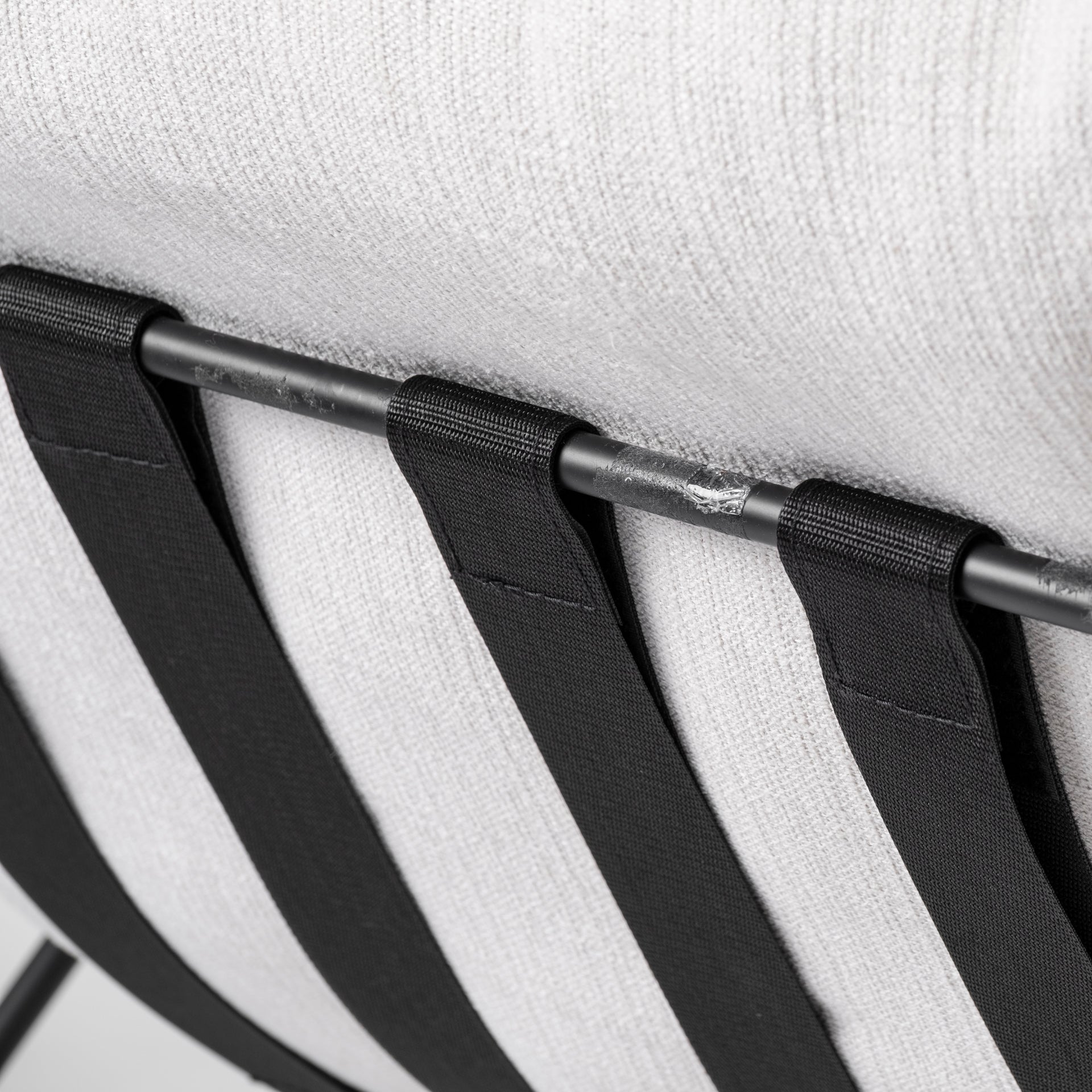 Fauteuil d'appoint rembourré avec cadre métallique industriel et coussin pour salon