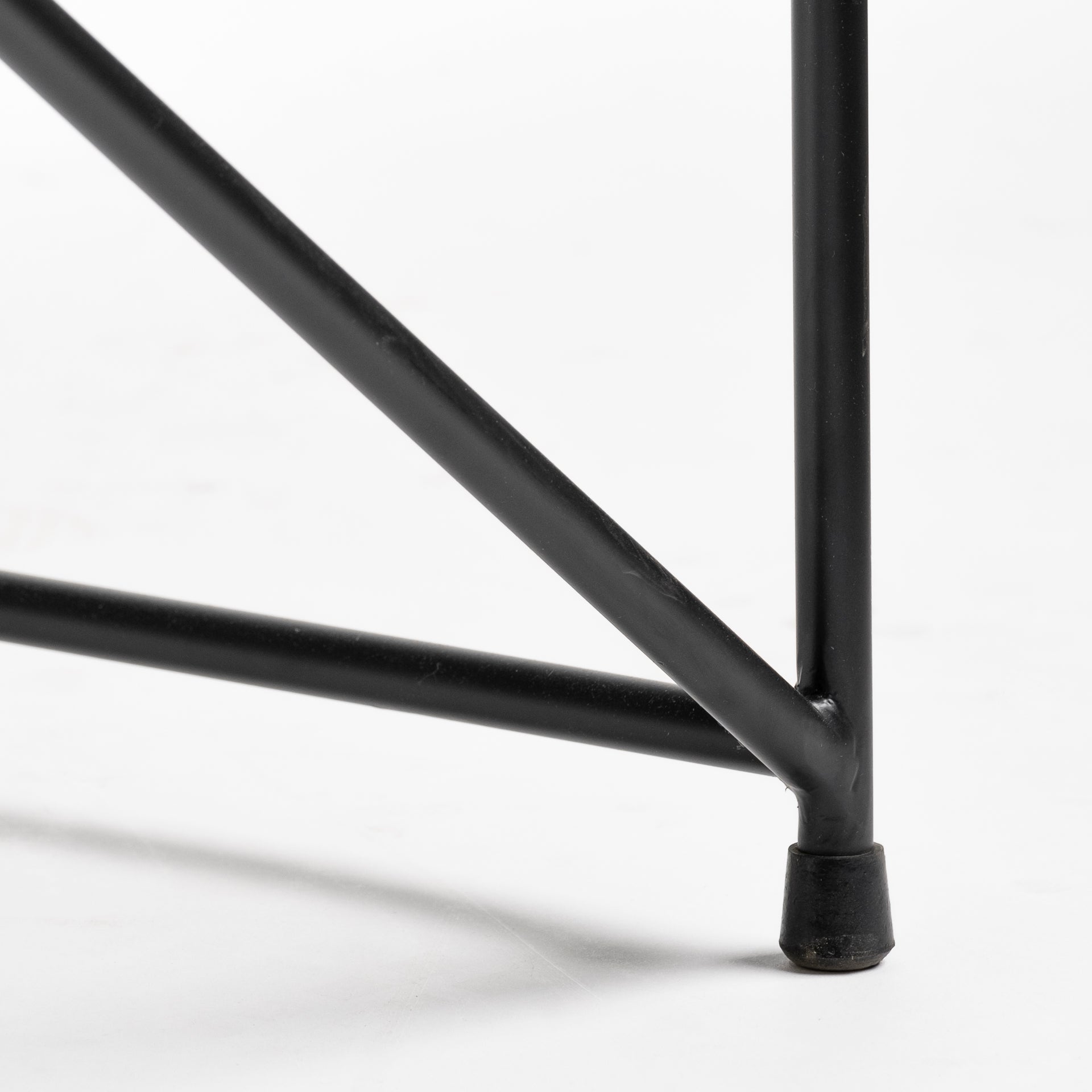 Fauteuil d'appoint rembourré avec cadre métallique industriel et coussin pour salon