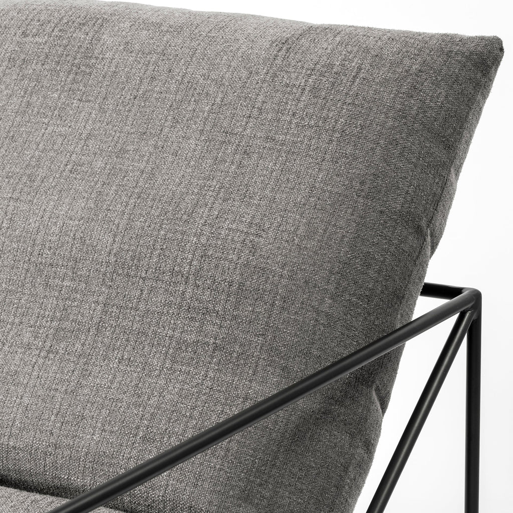 Fauteuil d'appoint rembourré avec cadre métallique industriel et coussin pour salon