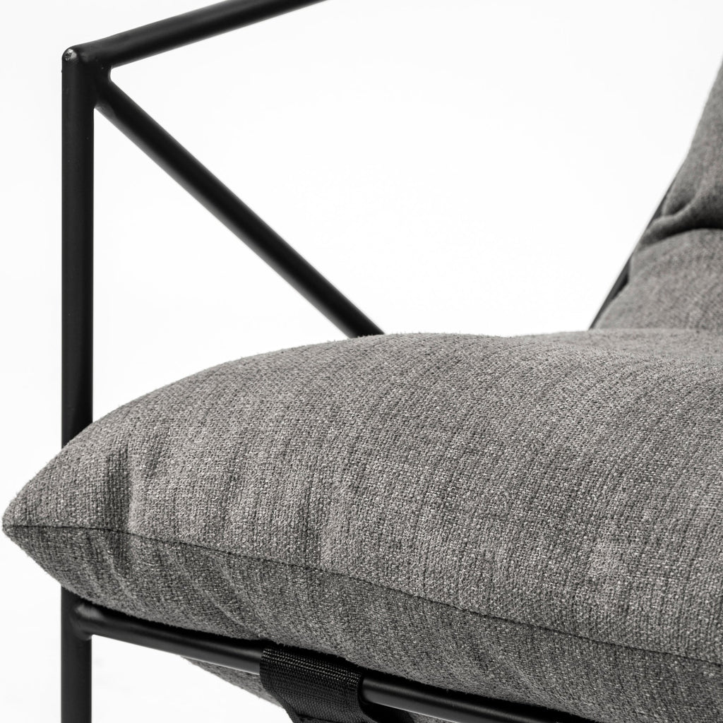 Fauteuil d'appoint rembourré avec cadre métallique industriel et coussin pour salon