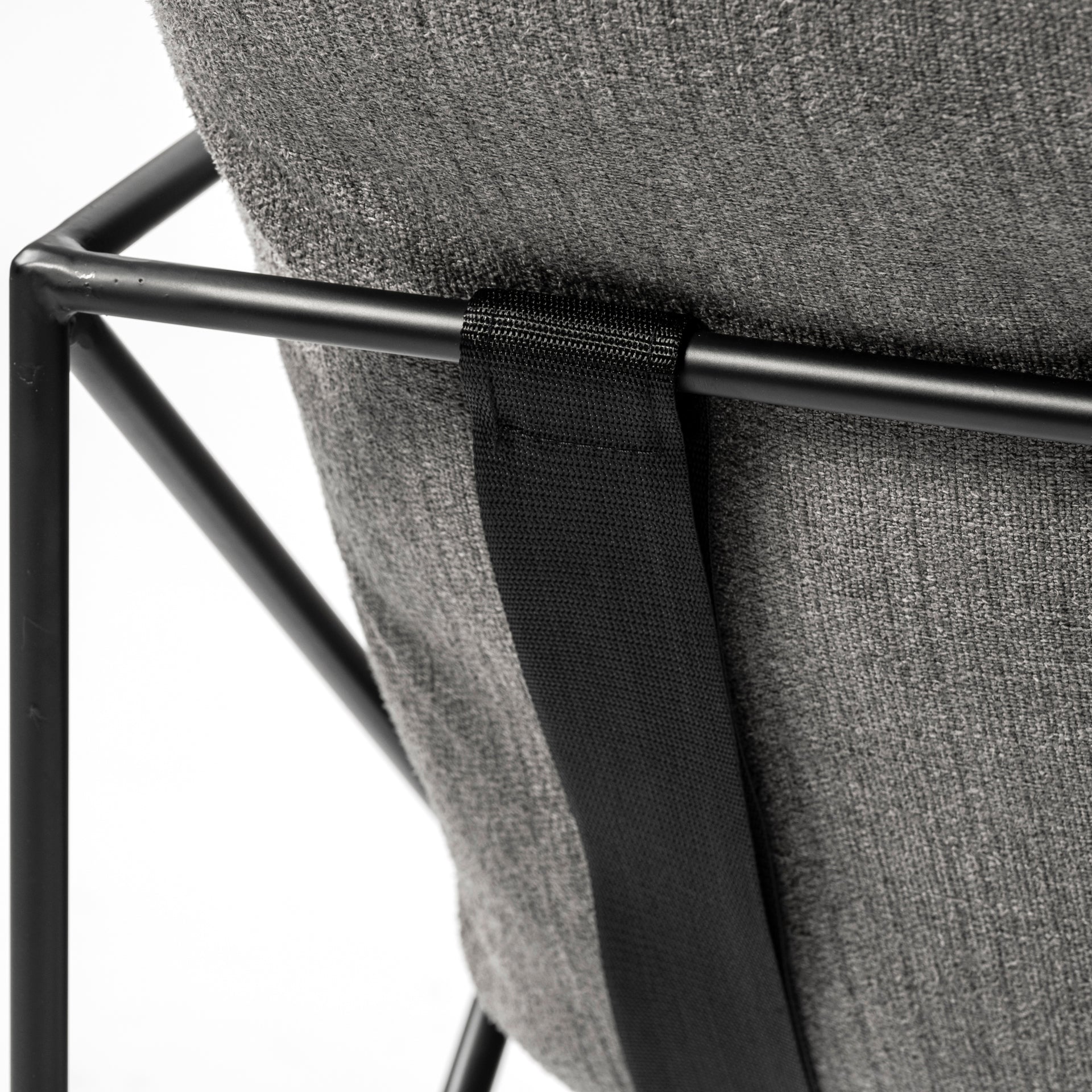 Fauteuil d'appoint rembourré avec cadre métallique industriel et coussin pour salon