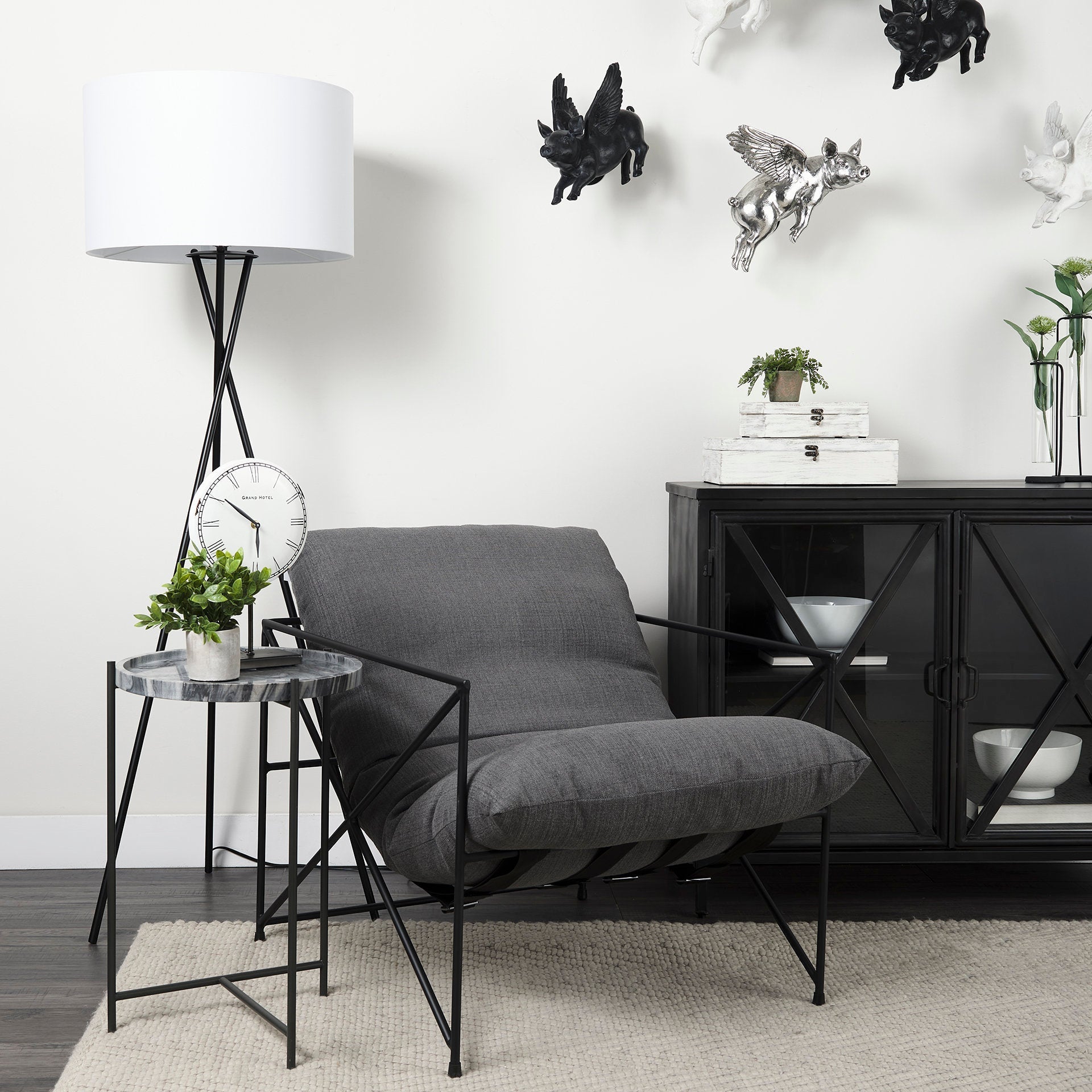 Fauteuil d'appoint rembourré avec cadre métallique industriel et coussin pour salon