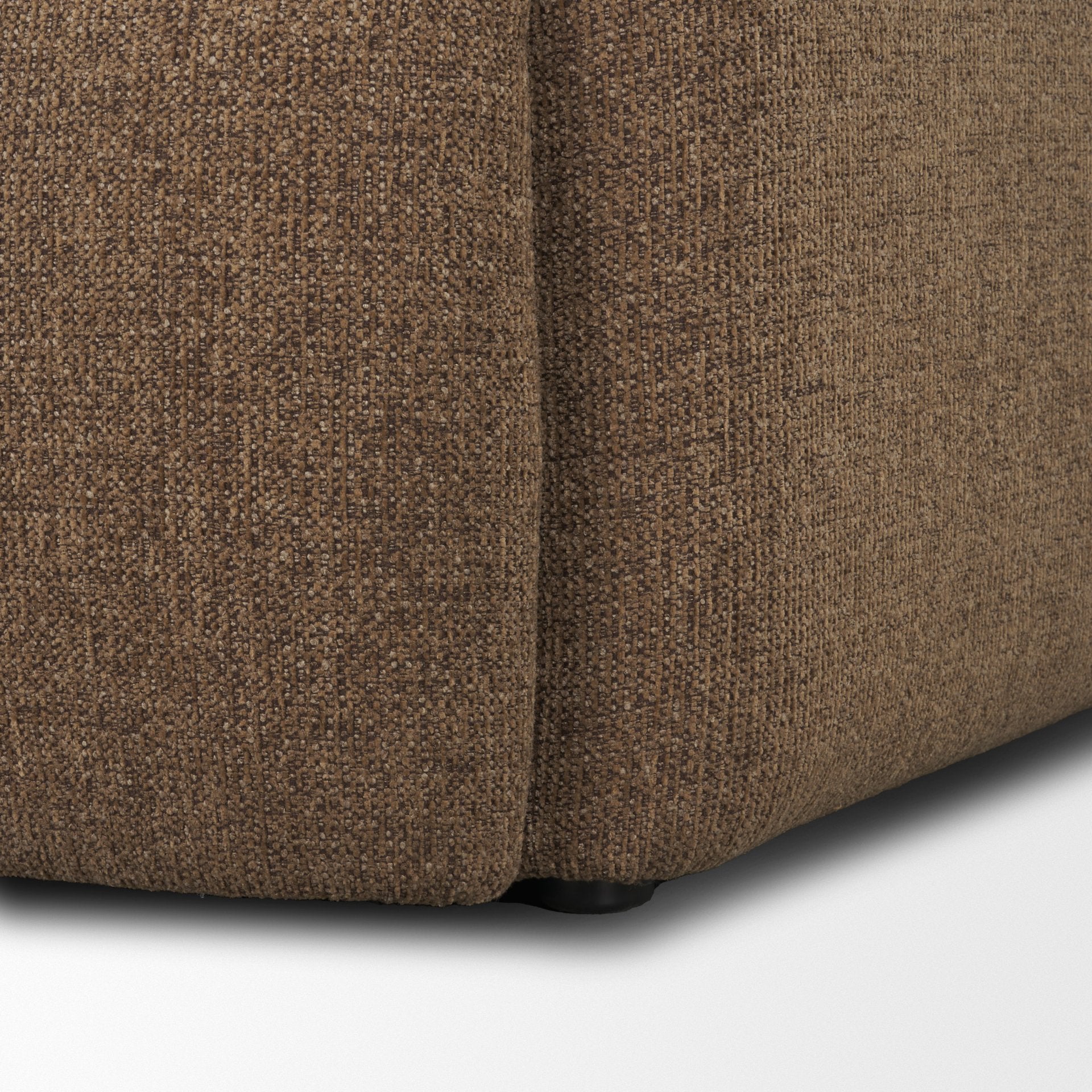 Fauteuil d'appoint contemporain entièrement rembourré avec coussin d'assise pour salon