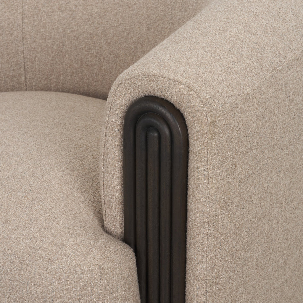 Chaise d'appoint moderne en bois et tissu d'ameublement avec assise coussinée pour salon