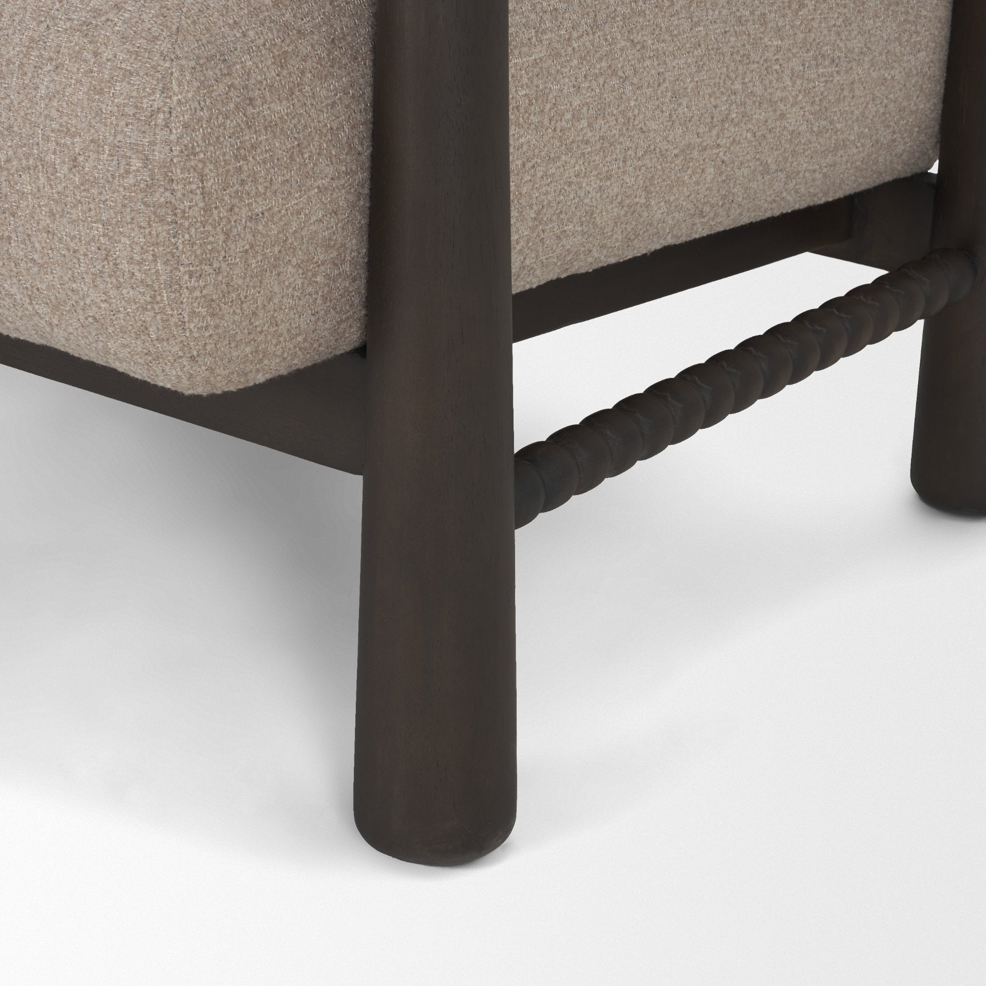 Fauteuil d'appoint moderne en tissu et bois avec piètement aux lignes épurées pour salon