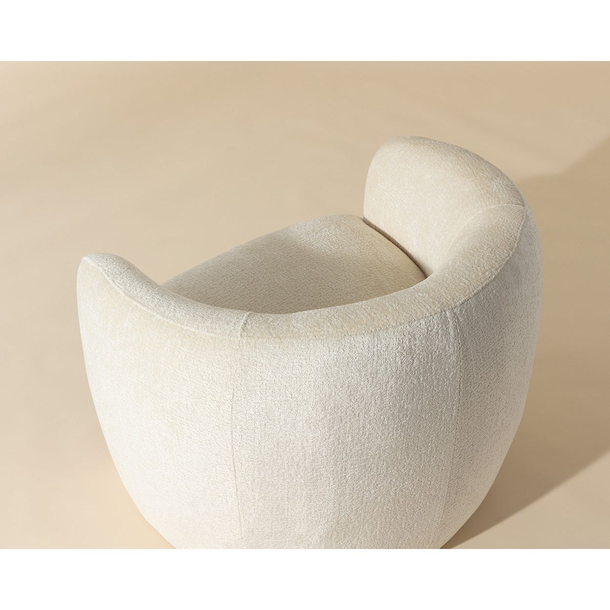 Fauteuil de salon moderne en bois et tissu d'ameublement avec assise rembourrée pour le salon