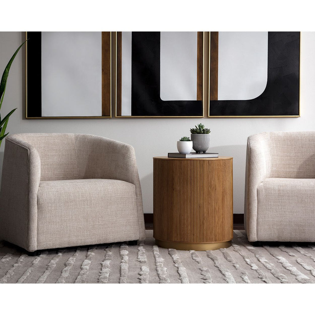 Fauteuil de salon rembourré moderne avec assise coussinée pour le salon