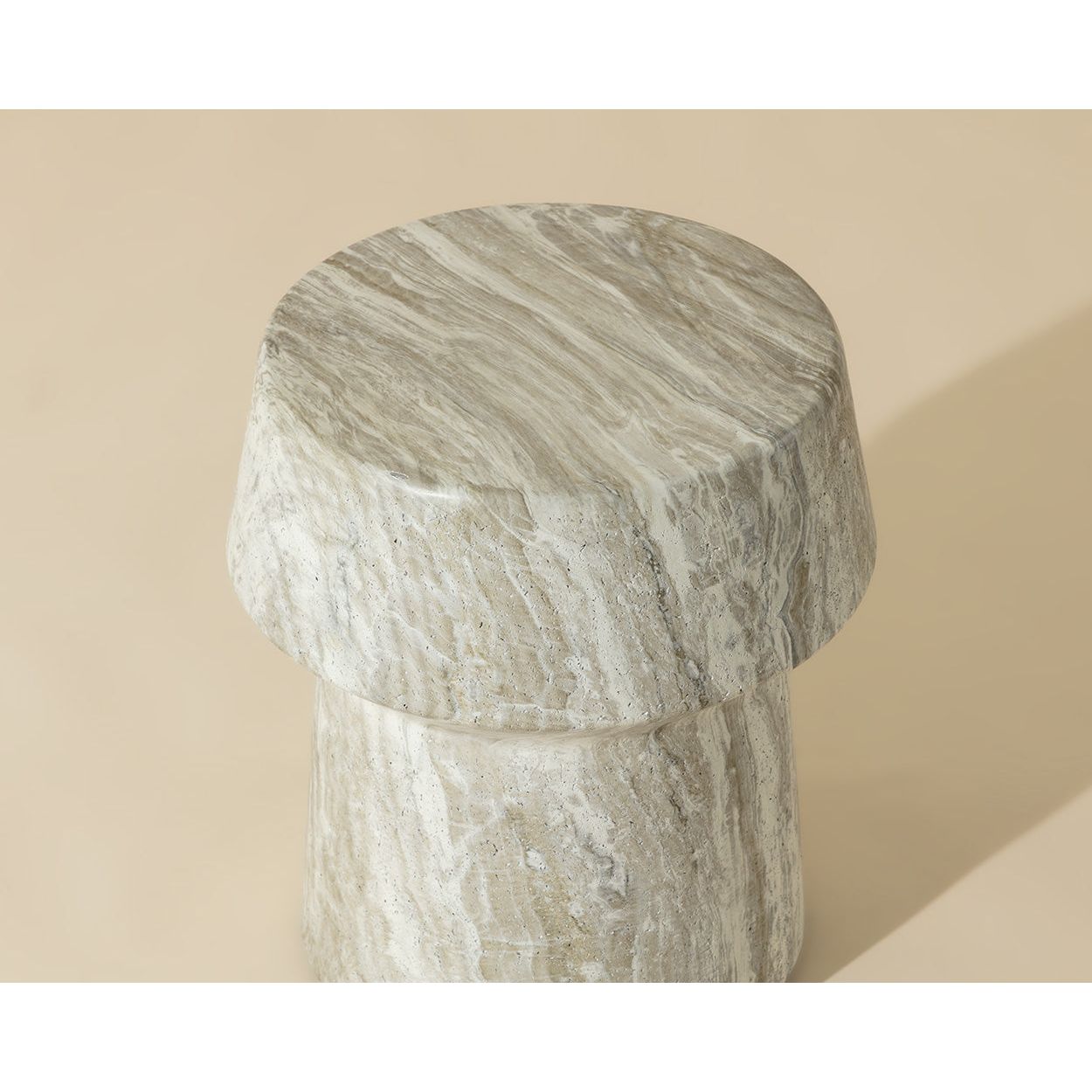 Table d'appoint d'extérieur contemporaine en béton imitation marbre avec plateau rond pour patio et salon
