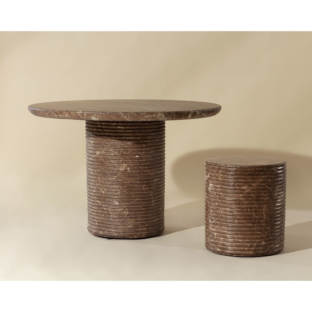 Table à manger d'extérieur contemporaine en béton imitation marbre avec plateau rond pour terrasse