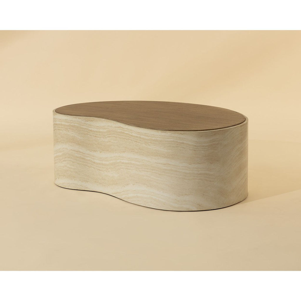Table basse d'extérieur en béton d'aspect travertin moderne avec forme organique pour patio