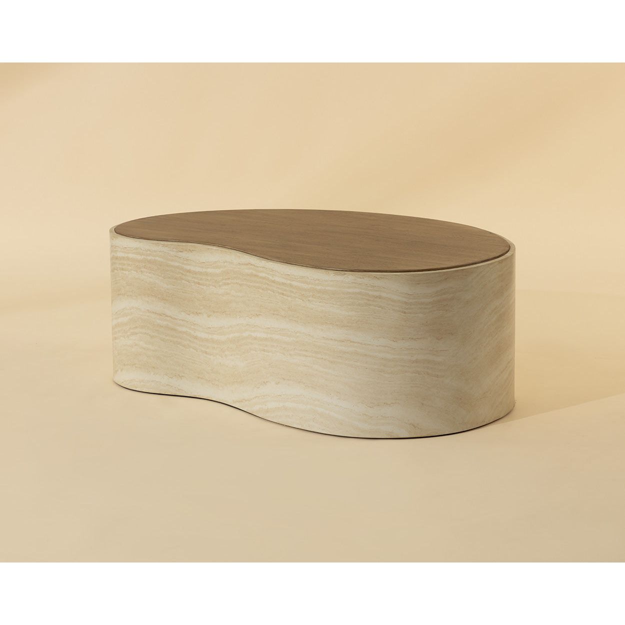 Table basse d'extérieur en béton d'aspect travertin moderne avec forme organique pour patio