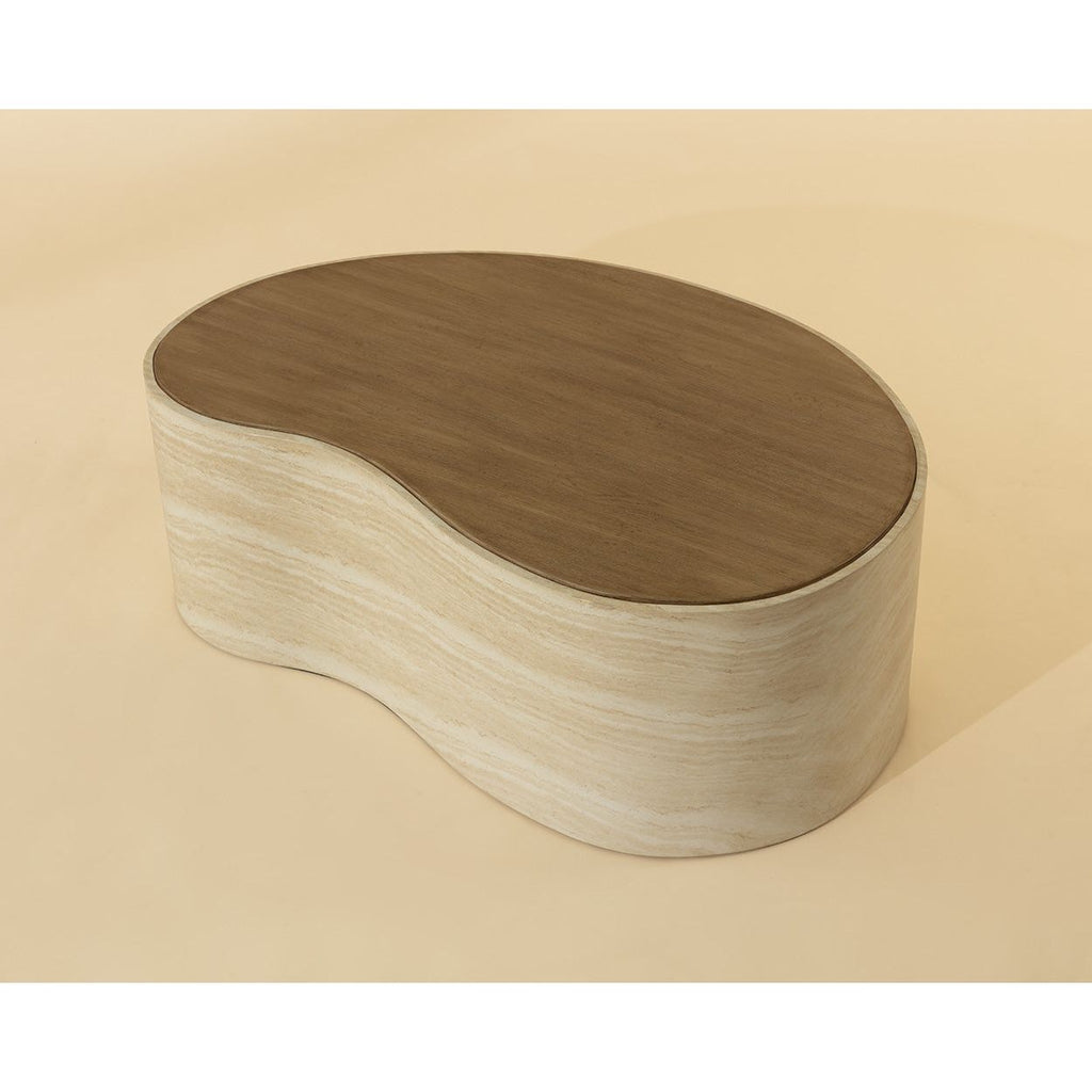 Table basse d'extérieur en béton d'aspect travertin moderne avec forme organique pour patio