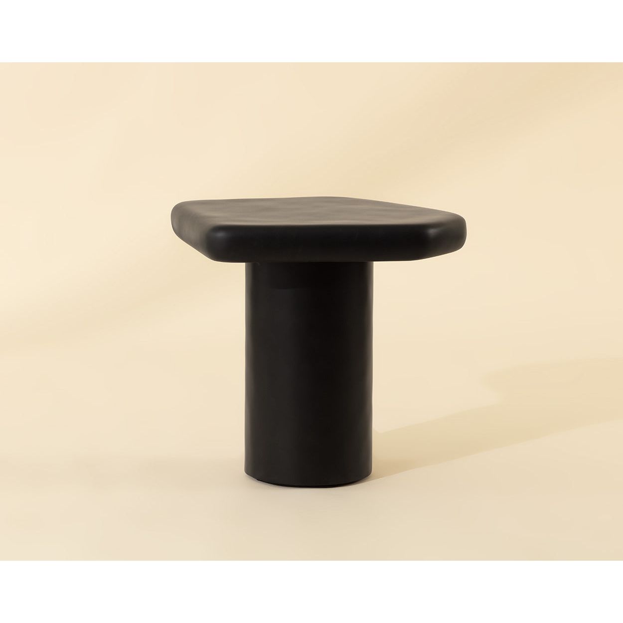 Table d'appoint d'extérieur contemporaine en béton noir de forme géométrique pour terrasse