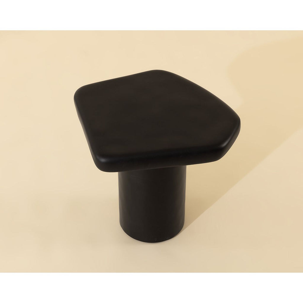 Table d'appoint d'extérieur contemporaine en béton noir de forme géométrique pour terrasse