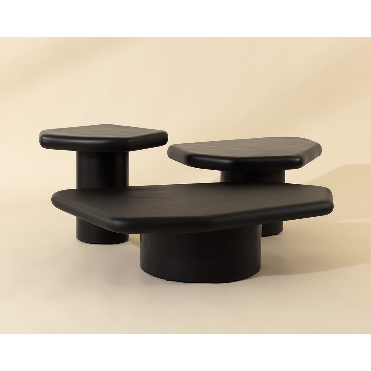 Table d'appoint d'extérieur contemporaine en béton noir de forme géométrique pour terrasse