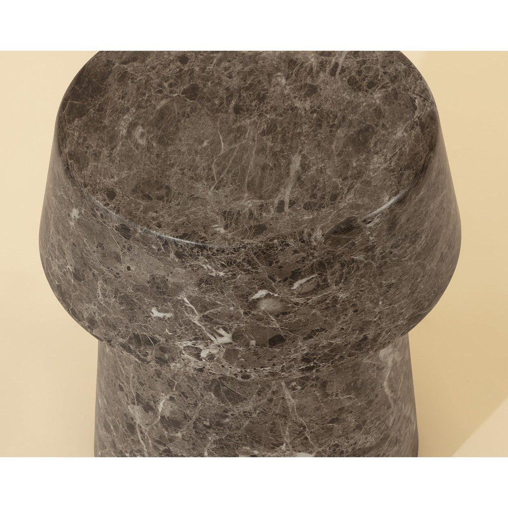 Table d'appoint d'extérieur contemporaine en béton imitation marbre avec plateau rond pour patio et salon