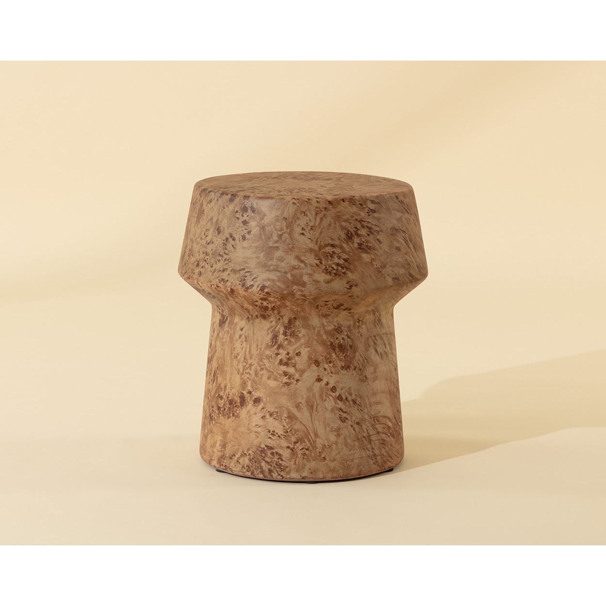 Table d'appoint d'extérieur contemporaine en béton imitation marbre avec plateau rond pour patio et salon