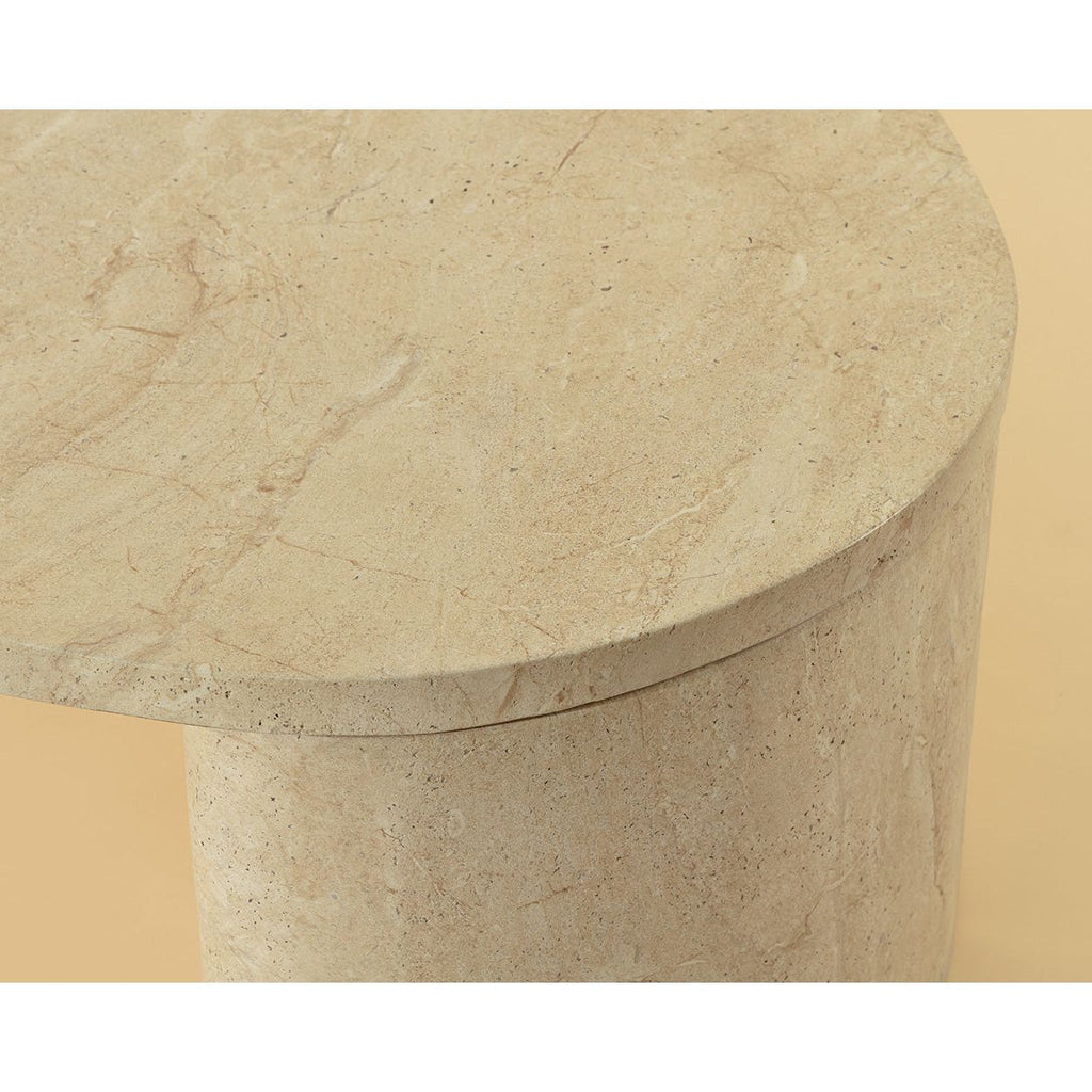 Table basse d'extérieur ovale en béton effet travertin contemporaine pour terrasse