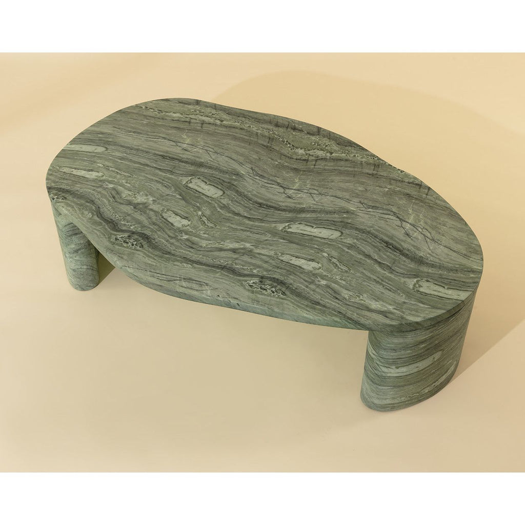 Table basse d'extérieur contemporaine en faux marbre avec plateau ovale aux formes organiques pour terrasse