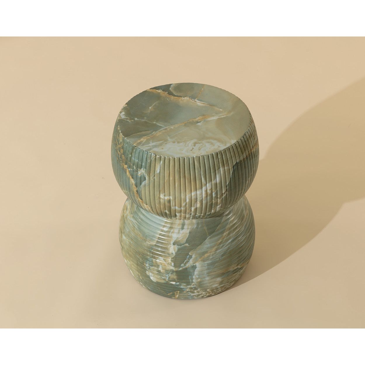 Table d'appoint d'extérieur moderne en jade et onyx avec plateau rond pour patio et jardin