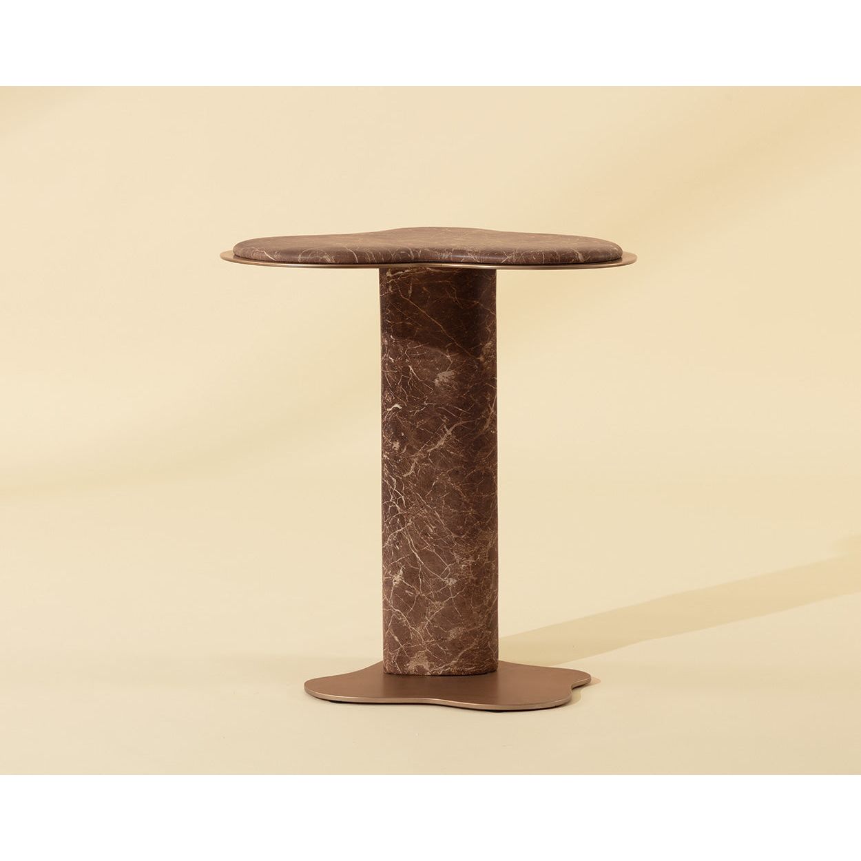 Table d'appoint d'extérieur moderne en béton et métal imitation marbre avec forme organique pour patio