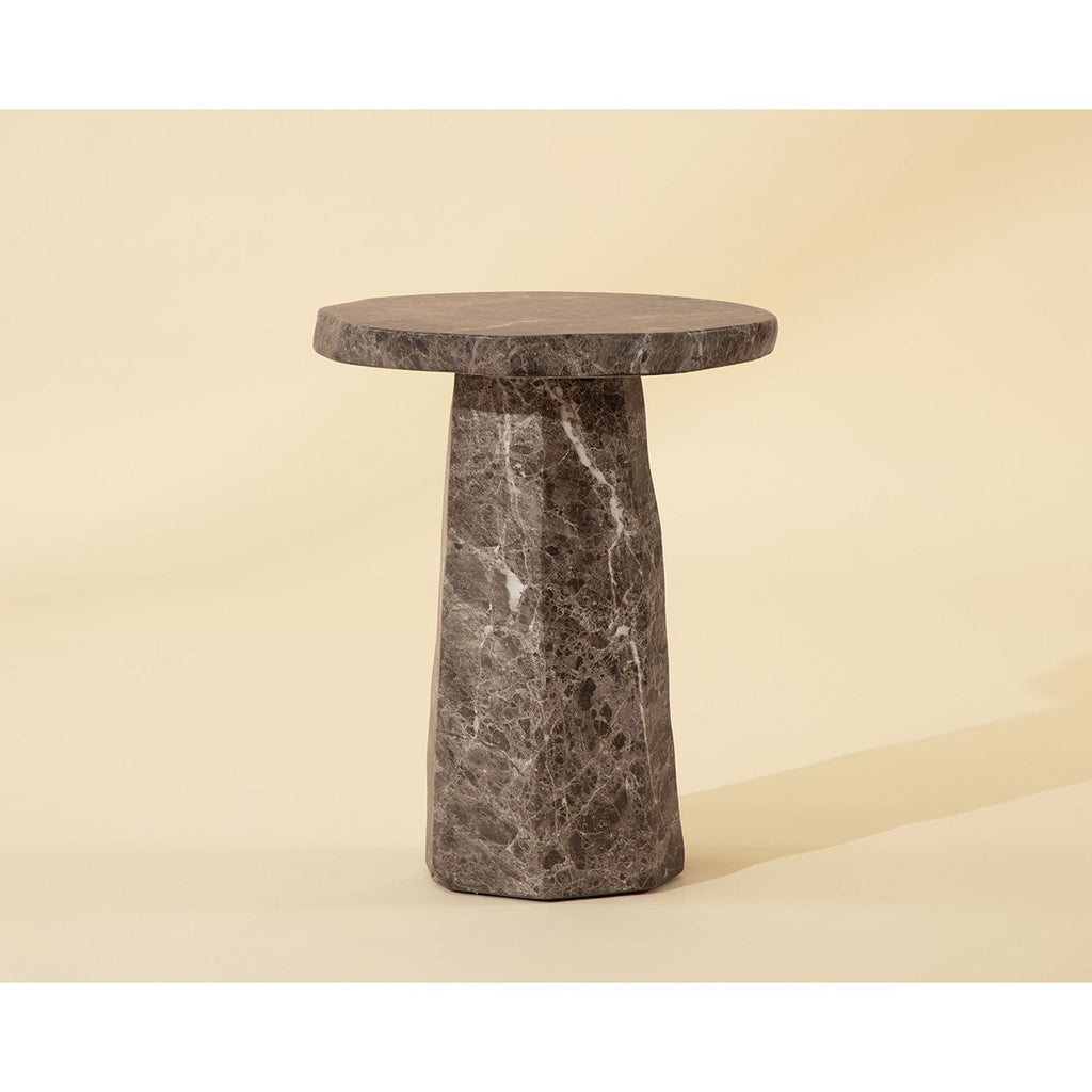 Table d'appoint d'extérieur contemporaine en béton imitation marbre avec forme ronde organique pour patio