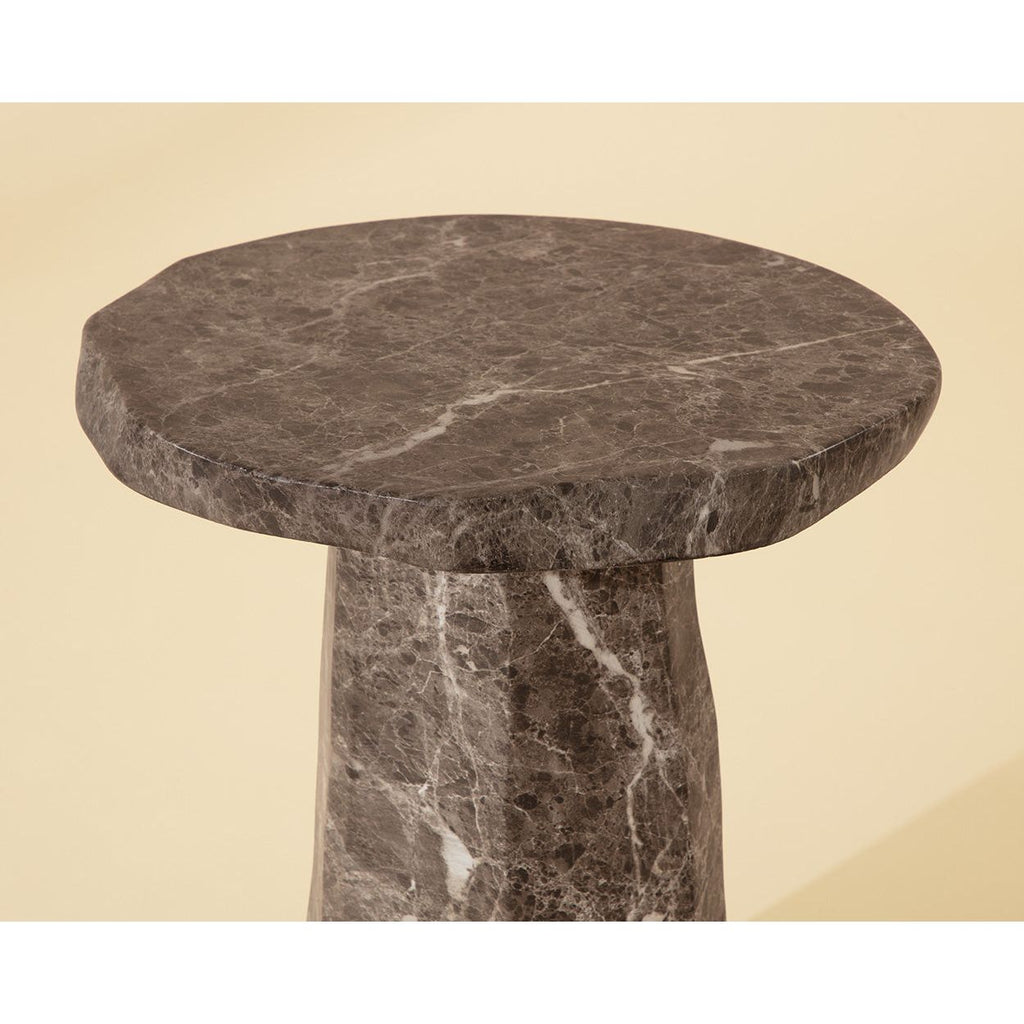 Table d'appoint d'extérieur contemporaine en béton imitation marbre avec forme ronde organique pour patio