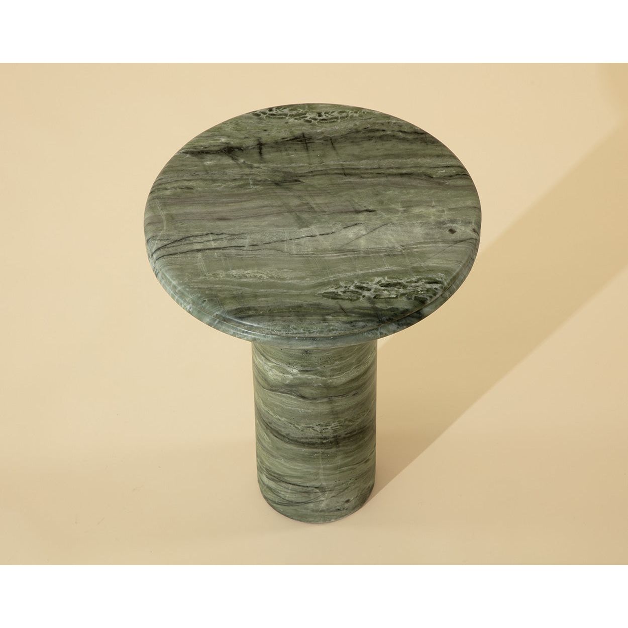 Table d'appoint d'extérieur en béton, aspect marbre vert sauge moderne, avec plateau rond pour terrasse