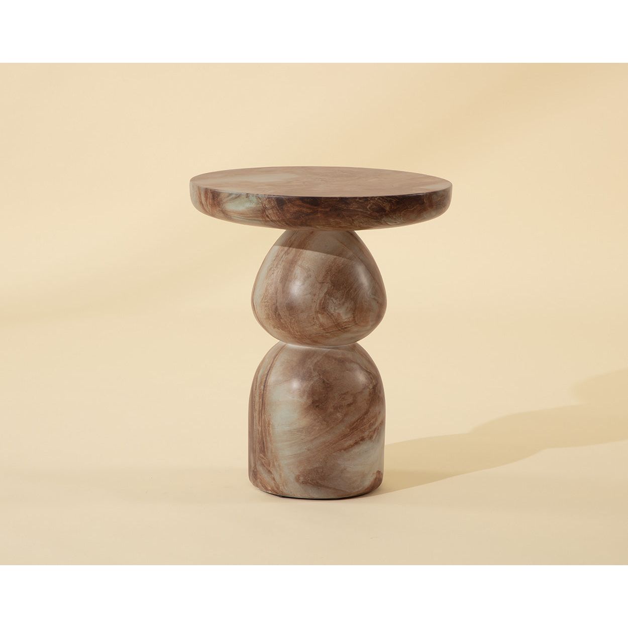 Table d'appoint d'extérieur en béton aspect marbre contemporain avec plateau rond pour terrasse