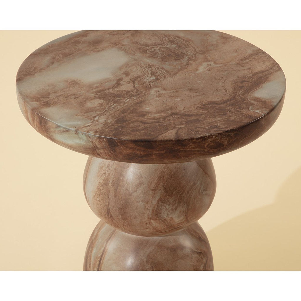 Table d'appoint d'extérieur en béton aspect marbre contemporain avec plateau rond pour terrasse