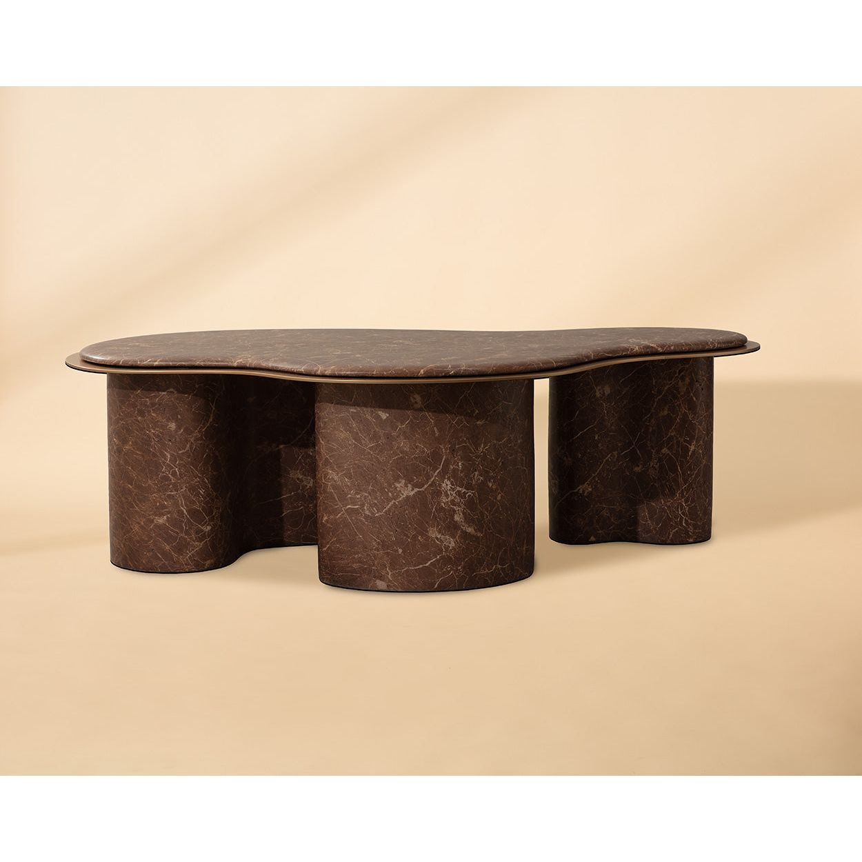 Table basse d'extérieur moderne en béton et métal imitation marbre, de forme organique, pour patio