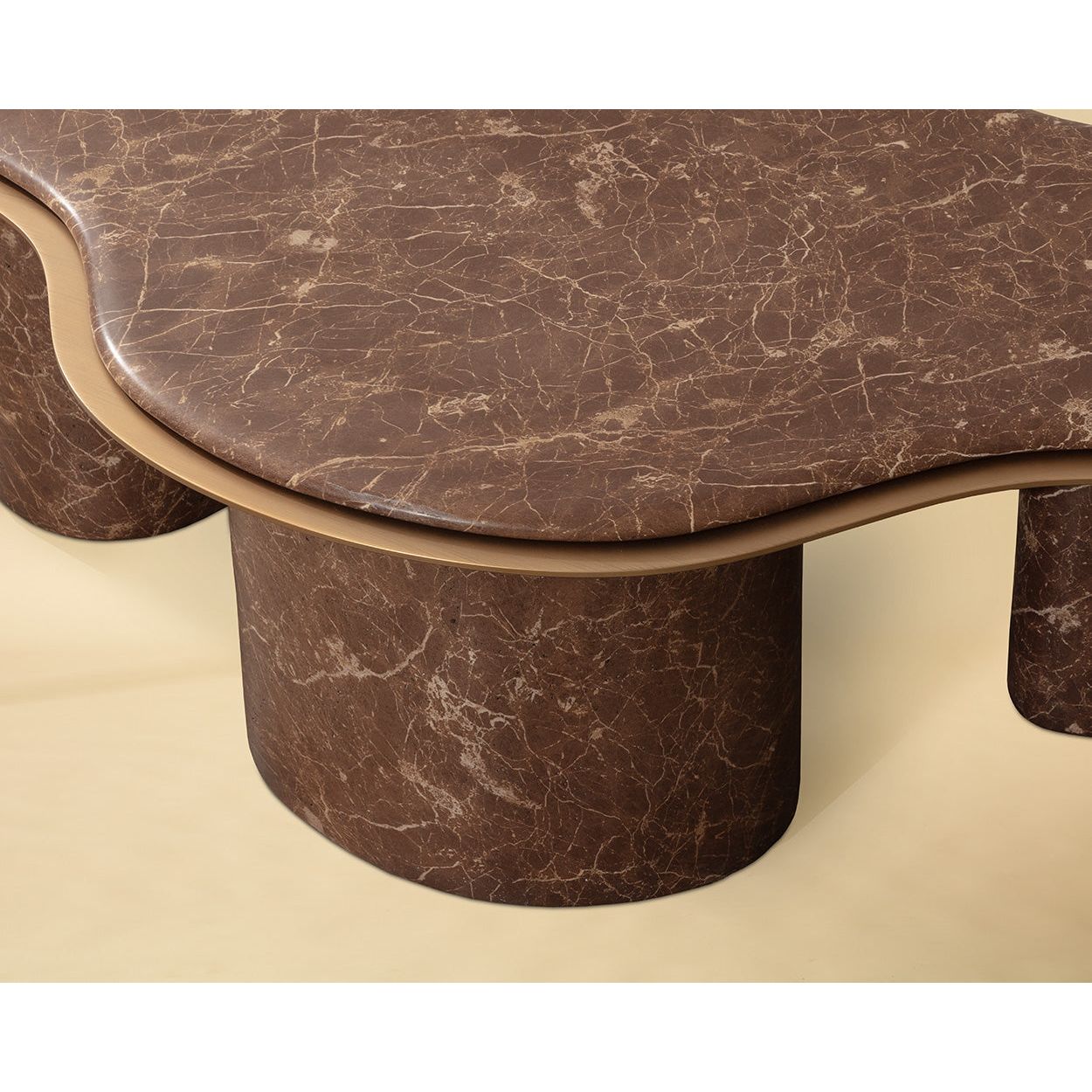 Table basse d'extérieur moderne en béton et métal imitation marbre, de forme organique, pour patio
