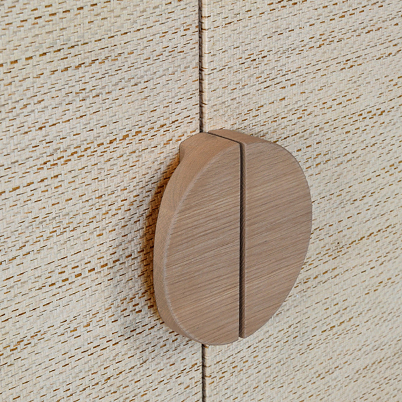 Buffet moderne en bois à quatre portes avec grand espace de rangement pour salle à manger