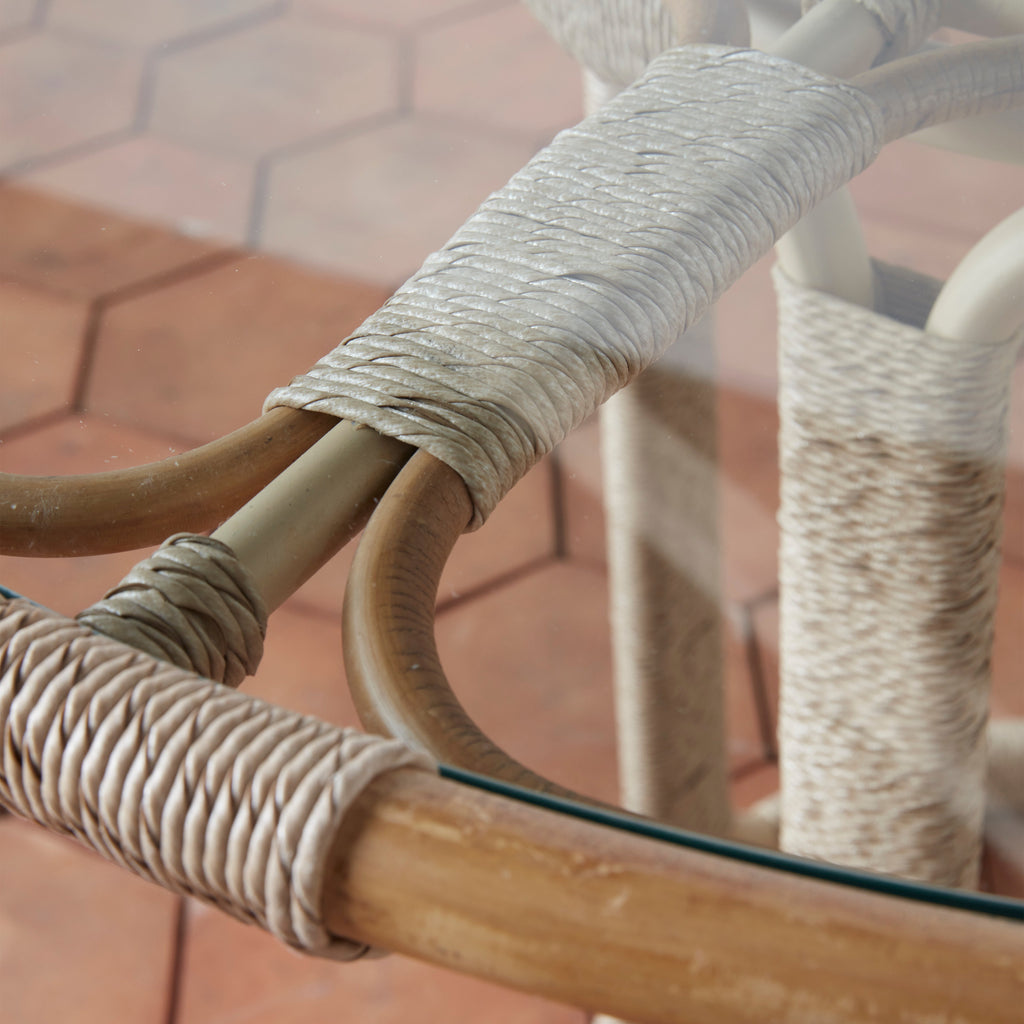 Table à manger d'intérieur/extérieur en osier naturel et verre avec cadre en métal pour salle à manger et terrasse