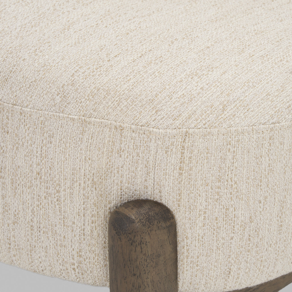 Fauteuil d'appoint de style rustique en osier et bois avec assise rembourrée pour le salon