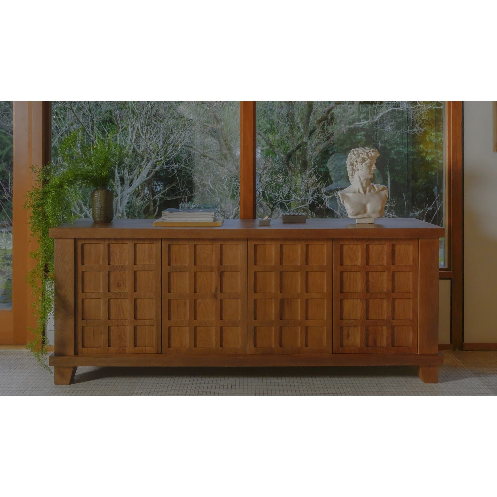 Buffet en bois naturel avec cadre épuré pour salle à manger