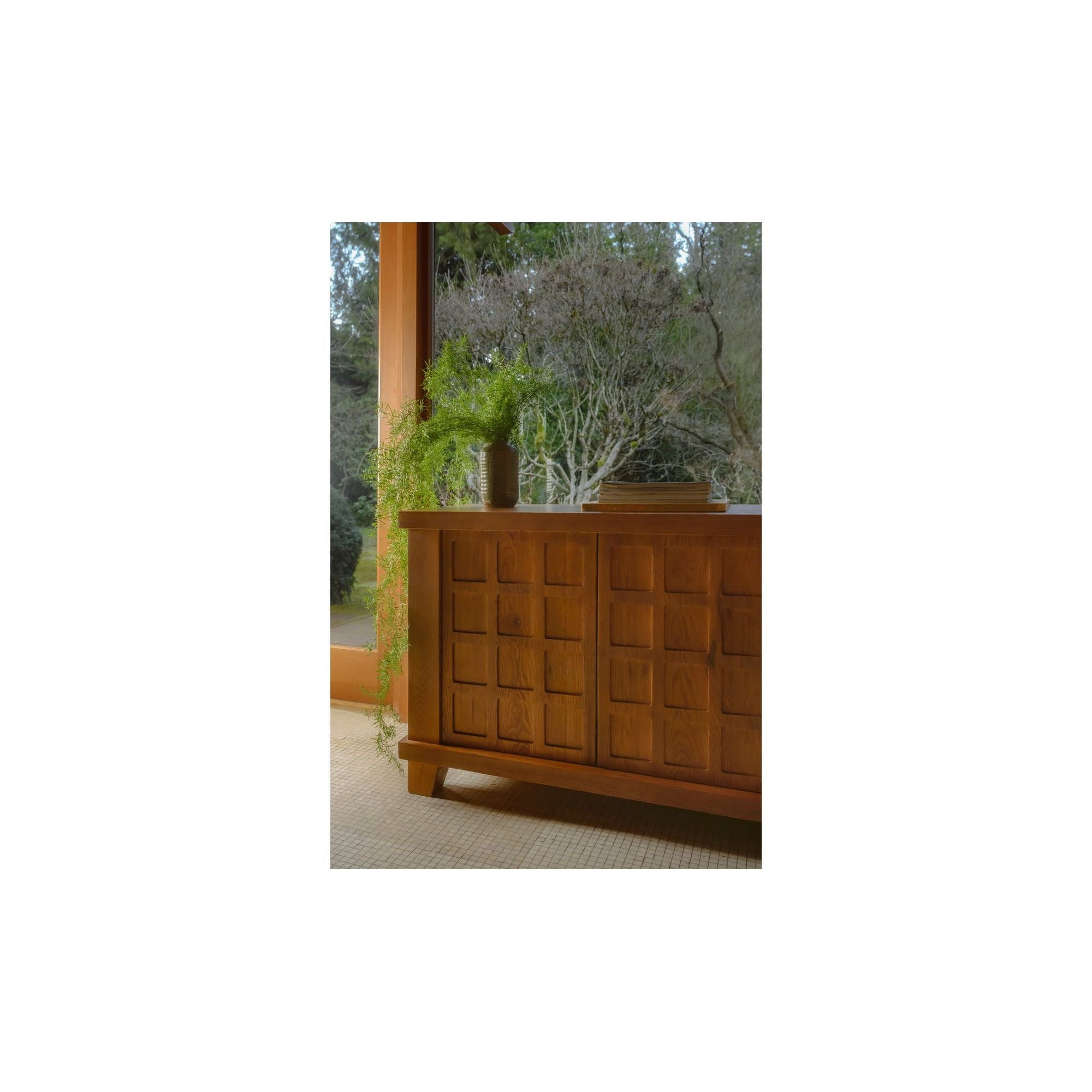 Buffet en bois naturel avec cadre épuré pour salle à manger