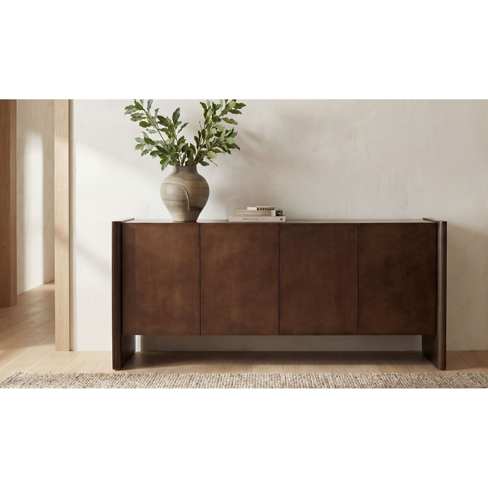 Buffet en bois scandinave avec portes de rangement pour salle à manger
