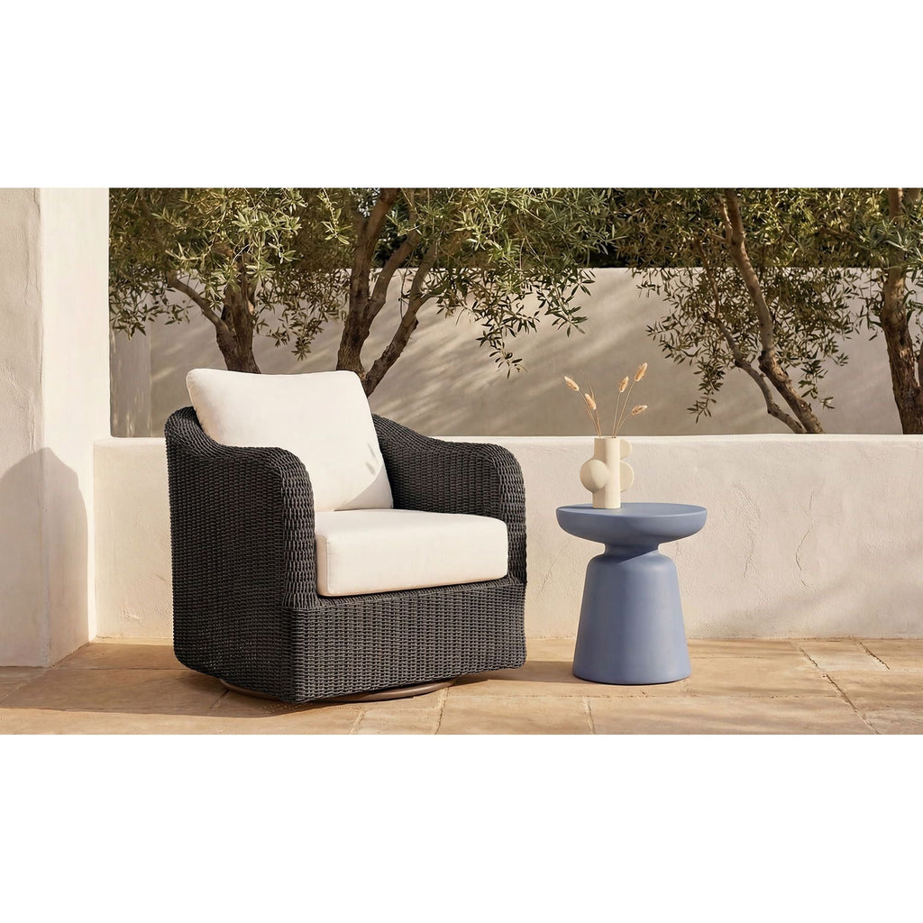 Fauteuil d'appoint pivotant d'extérieur moderne en osier et métal avec assise rembourrée pour patio