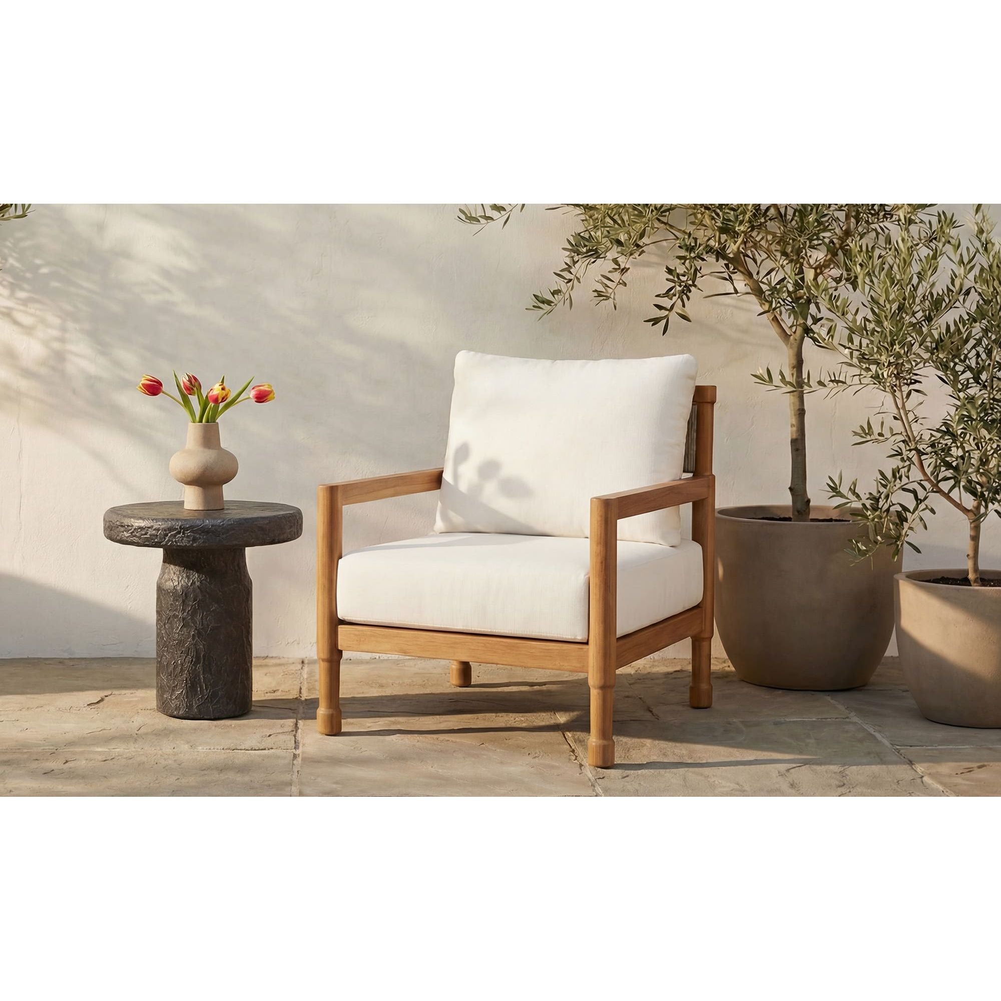 Fauteuil d'appoint d'extérieur en osier et bois naturel avec assise rembourrée pour patio et salon