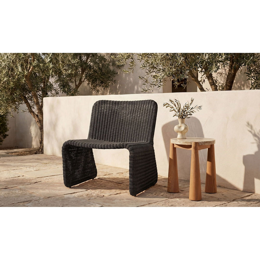 Fauteuil d'appoint moderne en osier et métal avec assise rembourrée pour terrasse et salon