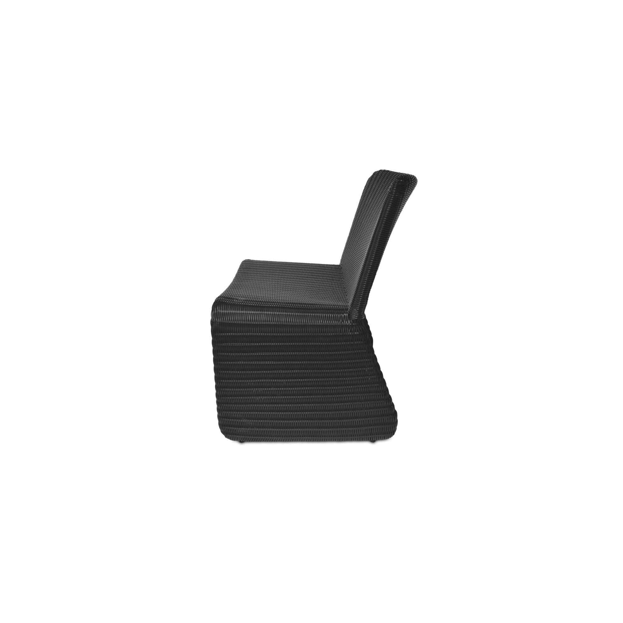 Fauteuil d'appoint moderne en osier et métal avec assise rembourrée pour terrasse et salon