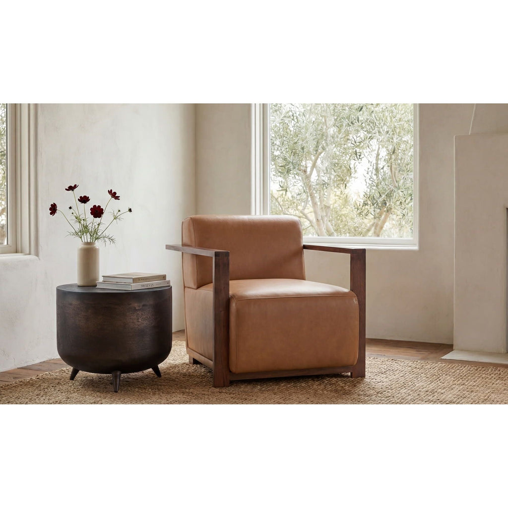 Fauteuil d'appoint transitionnel en cuir et bois avec cadre en bois naturel pour le salon