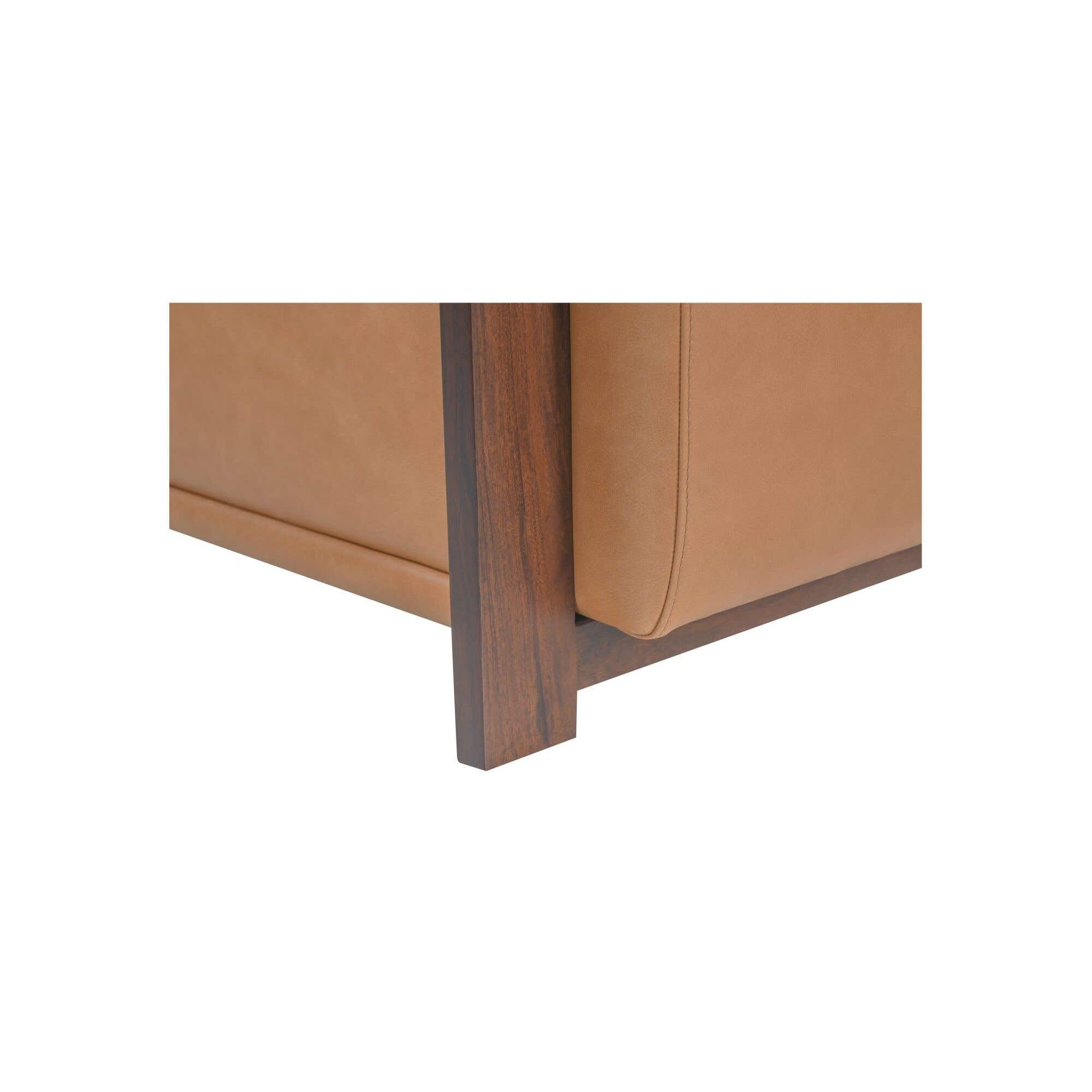 Fauteuil d'appoint transitionnel en cuir et bois avec cadre en bois naturel pour le salon