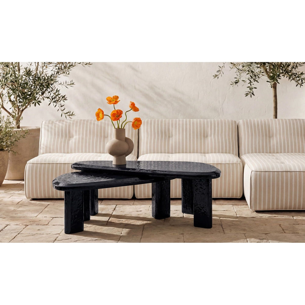 Table basse d'extérieur moderne en béton laqué avec design gigogne compact pour balcon
