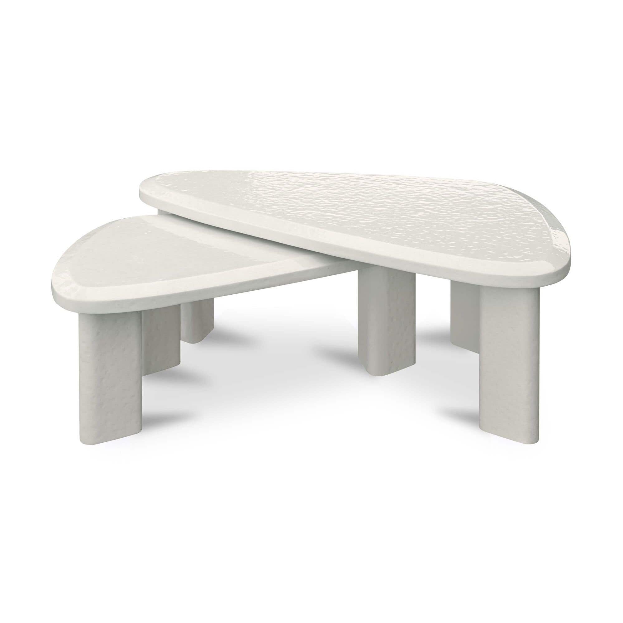 Table basse d'extérieur moderne en béton laqué avec design gigogne compact pour balcon